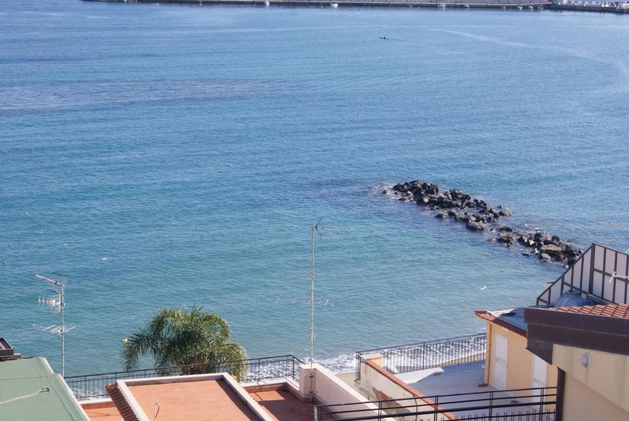 Donna Sicilia 2 Apartment Giardini Naxos Luaran gambar